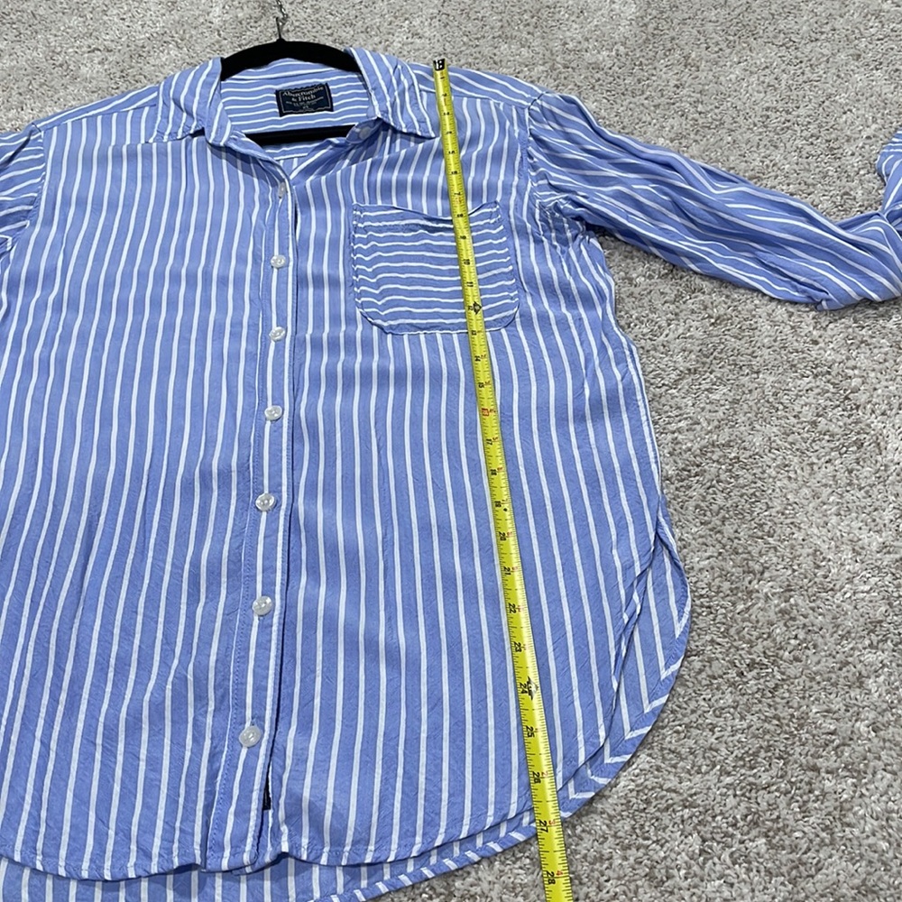 EUC Abercrombie button down- XS - Picture 5 of 7